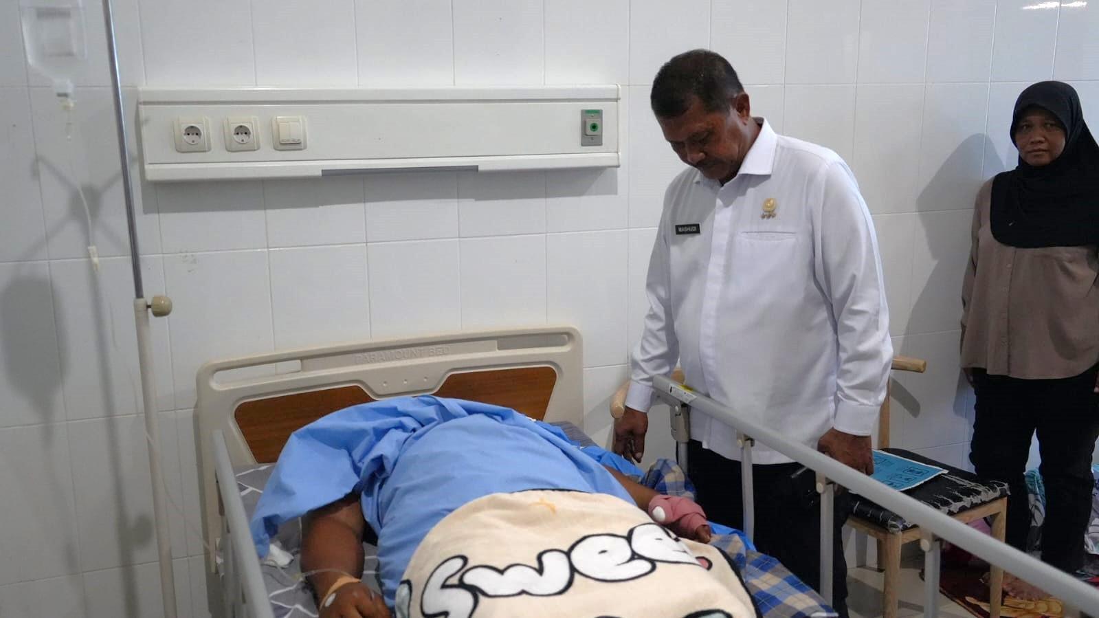 Tiba di Nabire, Dirjenpas Langsung Sambangi Petugas Lapas Yang Terluka